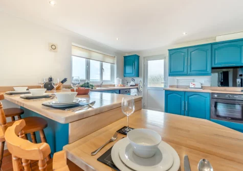 The kitchen & dining area at Bwthyn Trefdraeth, Newport
