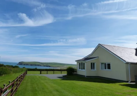 If it's stunning coastal views & plenty of wide, open space you‚Äôre after, then Bwthyn Trefdraeth is an absolute gem