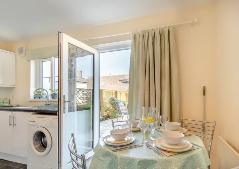 The kitchen & dining area at Bwthyn Y Mor, Broad Haven
