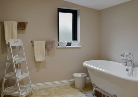 The bathroom at Castle Farm, Tufton