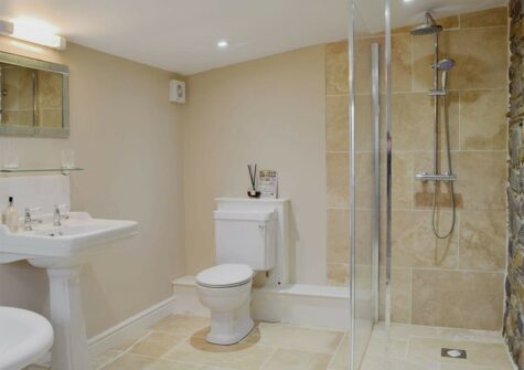 The bathroom at Castle Farm, Tufton