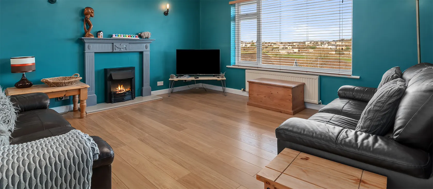 Celandyne, Saundersfoot is a well-furnished three bedroom bungalow with conservatory, enclosed garden & parking. Walk to shops, pubs & sandy beach.