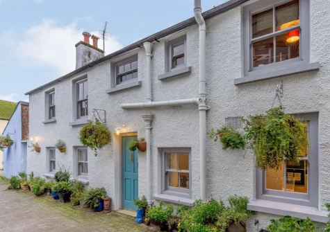 Discover Tenby's beautiful beaches, iconic harbour, restaurants, shops, cafes & bars - all in easy when you stay at China Cottage, Tenby when