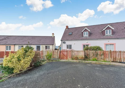 Cilborth is a cosy beach house with sea views & easy access to Pembrokeshire Coast Path