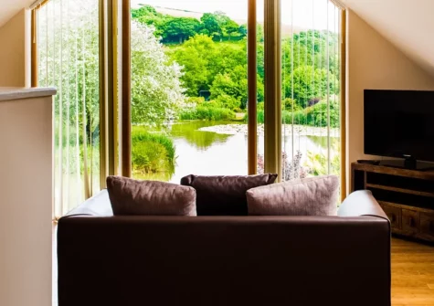 Clear View, Llawhaden is a lovingly restored two-bedroom cottage set on a peaceful 12-acre fishery in rural Pembrokeshire, featuring stunning lake views, complimentary fishing, and easy access to sandy beaches, market towns and family attractions.