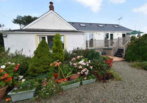 Cleggars Castle is an attractive & spacious holiday cottage set in large grounds