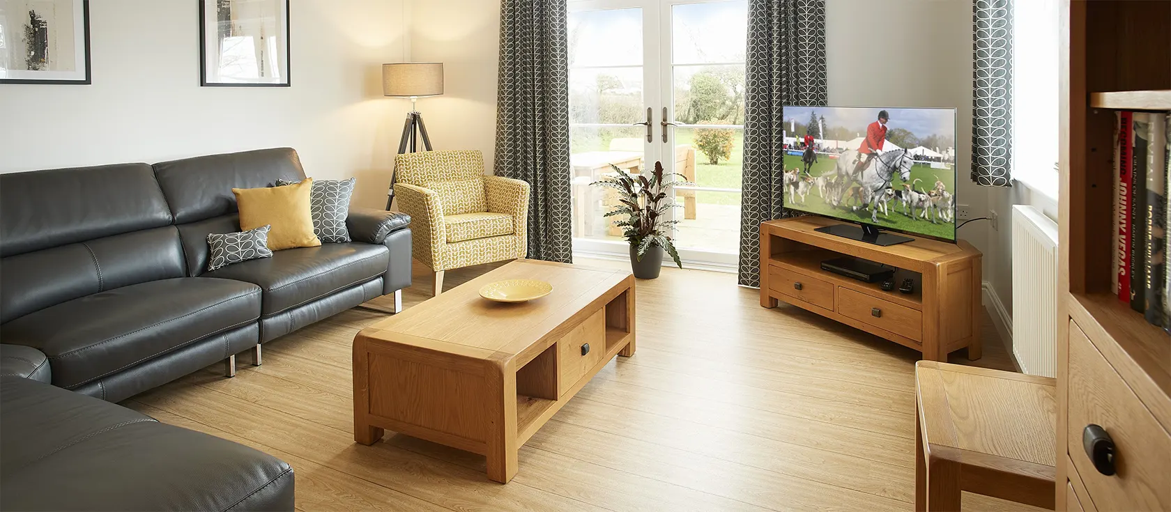 Clicketts Heath, Saundersfoot is the perfect country escape. The beautiful stone house sleeps six and is dog-friendly with a large garden and stunning countryside views. It's a short walk to the nearest beach and close to several seaside towns.