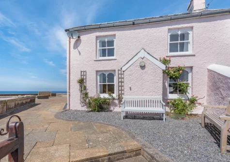 The patio & outdoor sitting area at Cliff Cottage, Little Haven