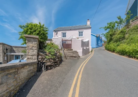 Cliff Cottage is a characterful cliff-top retreat boasting views over the charming village of Little Haven & the sea