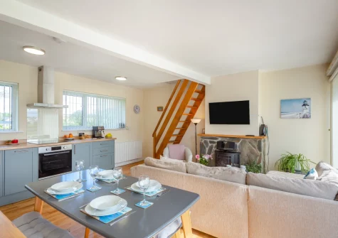 The living, dining area & kitchen at Cludfan, Abersoch