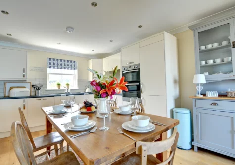 The kitchen & dining area at Cockleshell, Amroth