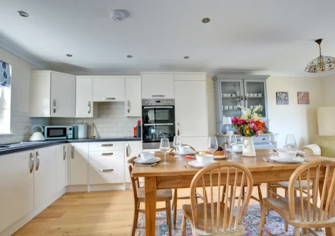 The kitchen & dining area at Cockleshell, Amroth
