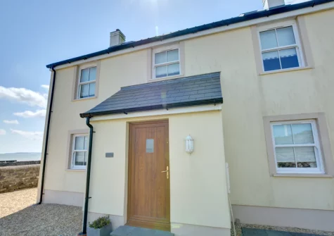 Cockleshell is a modern, pet-friendly, 3-storey house opposite Amroth beach, ideal for group or family seaside getaways