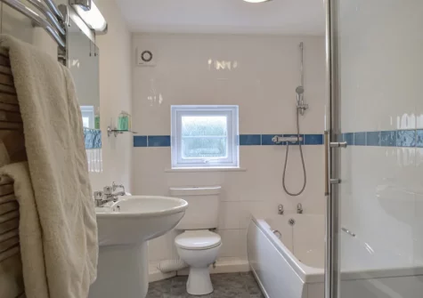 The bathroom at Cowslip Cottage, Keeston