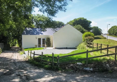 Cowslip Cottage is nestled in the heart of the historic village of Keeston, close to the gorgeous Nolton Haven Beach