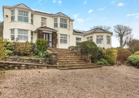 Craigwen is a holiday home with gorgeous interiors, creature comforts, games room, EV point and stunning sea views