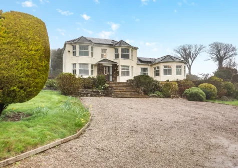 Craigwen is set in the pretty village of Mynytho, with an elevated position commanding stunning coastal views