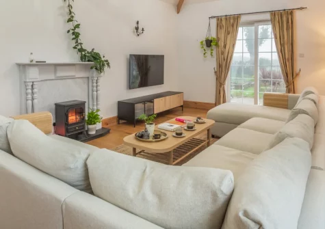 Craigwen, Mynytho is a detached five-bedroom retreat with stunning coastal views across the Llŷn Peninsula, featuring spacious gardens, games room, and flexible living spaces, perfectly positioned for exploring sandy beaches and rolling hills.