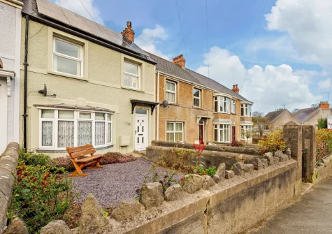 Cresborough is a cosy mid-terrace cottage close to beautiful sandy beaches & pretty harbour