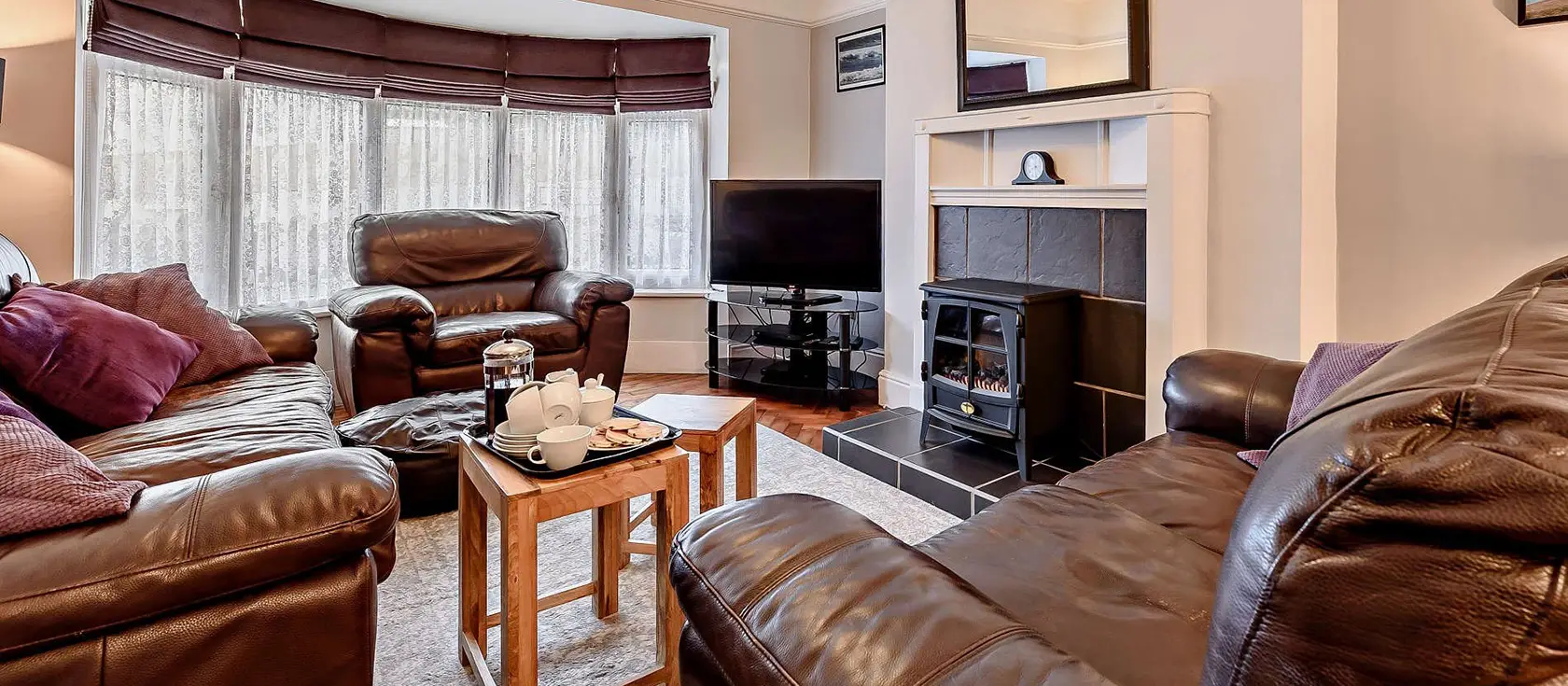 Cresborough, Tenby is a spacious mid-terrace cottage sleeping six guests and one dog. Featuring two gardens, a cosy lounge with woodburner, and proximity to a gorgeous beach and Caldey Island, it's perfect for memorable seaside family holidays.