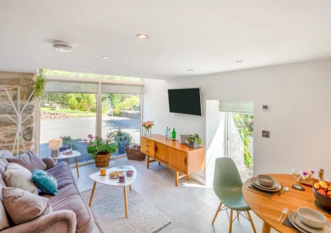 The living & dining area at Cuddfan Idris, Llanelltyd