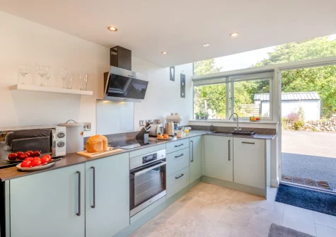 The kitchen at Cuddfan Idris, Llanelltyd