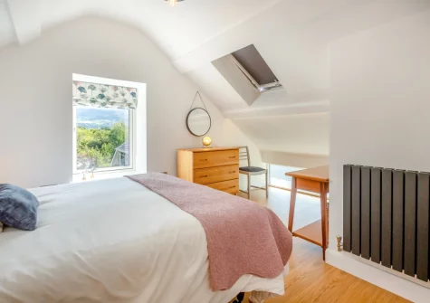 The bedroom at Cuddfan Idris, Llanelltyd