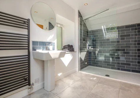 The shower room at Cuddfan Idris, Llanelltyd