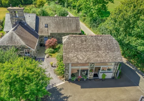 Cuddfan Idris is a stylish barn conversion, with floor-to-ceiling windows boasin far-reaching views across Cadair Idris, that's perfect for two