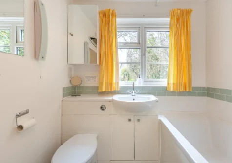 The bathroom at Curlew Cottage, Manorbier