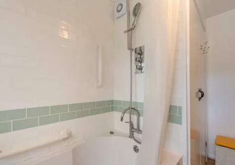 The bathroom at Curlew Cottage, Manorbier