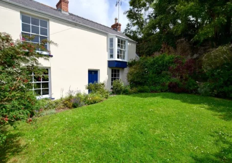 The front garden at Curlew Cottage, Manorbier