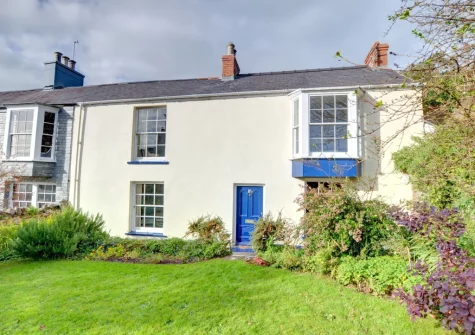 The front garden at Curlew Cottage, Manorbier