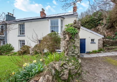 Curlew Cottage is a spacious semi-detached Georgian holiday home in Manorbier