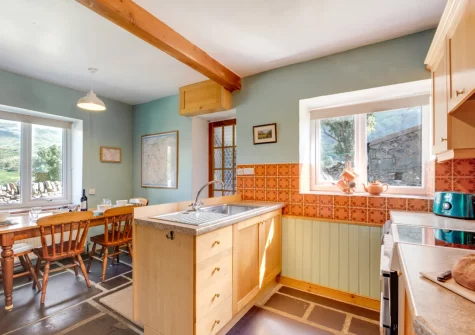 The kitchen & dining area at Cwm Glas Bach, Nant Peris