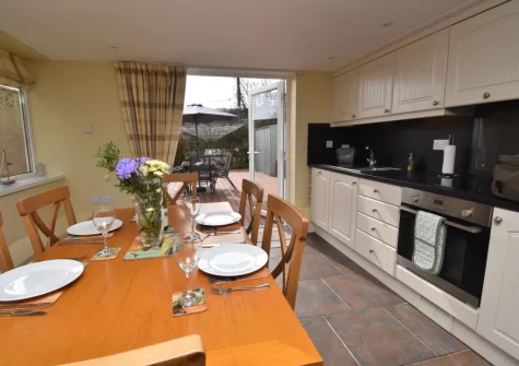 The kitchen & dining area at Delfryd Cottage, Saundersfoot