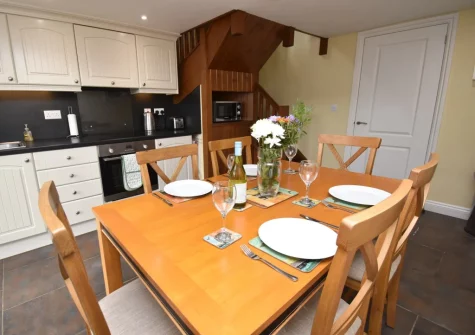 The kitchen & dining area at Delfryd Cottage, Saundersfoot