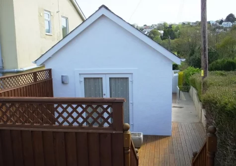 Situated in a residential location, Delfryd Cottage is within easy reach of the beach, restaurants, takeaways, cafes & shops