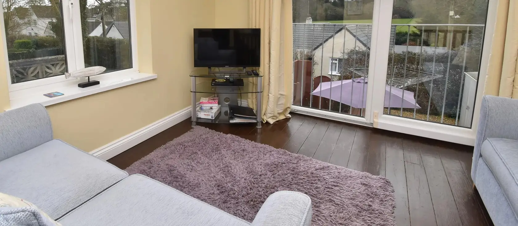 Delfryd Cottage is a charming two-bedroom coastal cottage in Saundersfoot for families and couples. Enjoy modern comfort, sandy beaches, spacious terraces and easy access to Pembrokeshire's finest attractions and traditional seaside charm.