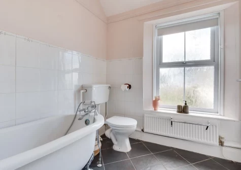 The first floor bathroom at Dragon Cottage, Tenby