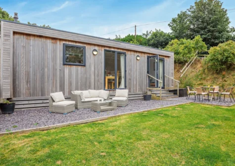 The gravelled patio, alfresco dining & outdoor sitting area at Dragonfly Lodge, Tyn-y-Groes