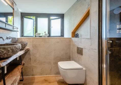 The shower room at Drws Y Coed, Capel Curig