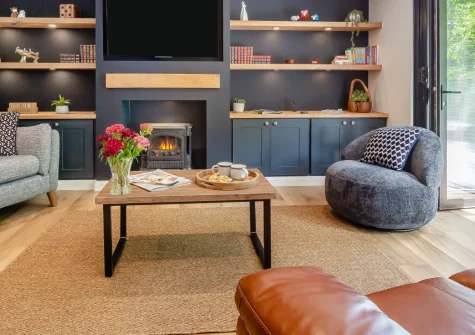 Drws Y Coed, Capel Curig is a luxurious three-bedroom riverside house in Eryri/Snowdonia, boasting a private deck over the Afon Llugwy, stunning Cobden's Falls views, landscaped garden, and easy access to walking trails and local eateries.
