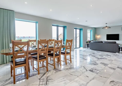 The dining area at Dwyryd Estuary View, Talsarnau