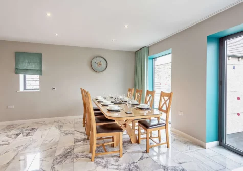 The dining area at Dwyryd Estuary View, Talsarnau