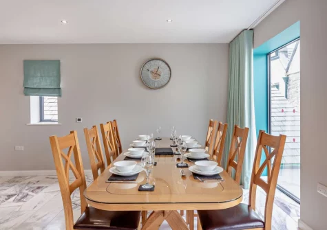 The dining area at Dwyryd Estuary View, Talsarnau