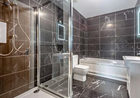 Bedroom #4 en-suite bathroom at Dwyryd Estuary View, Talsarnau