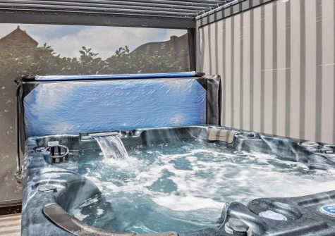 The hot tub at Dwyryd Estuary View, Talsarnau