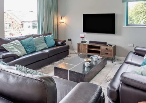 Dwyryd Estuary View, Talsarnau is a contemporary four-bedroom retreat with breathtaking estuary and mountain views. Relax in the private hot tub, unwind in the courtyard garden, and explore Snowdonia's coast and castles from this peaceful Welsh base.