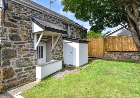 The shared lawned garden at Egryn Bach, Abersoch